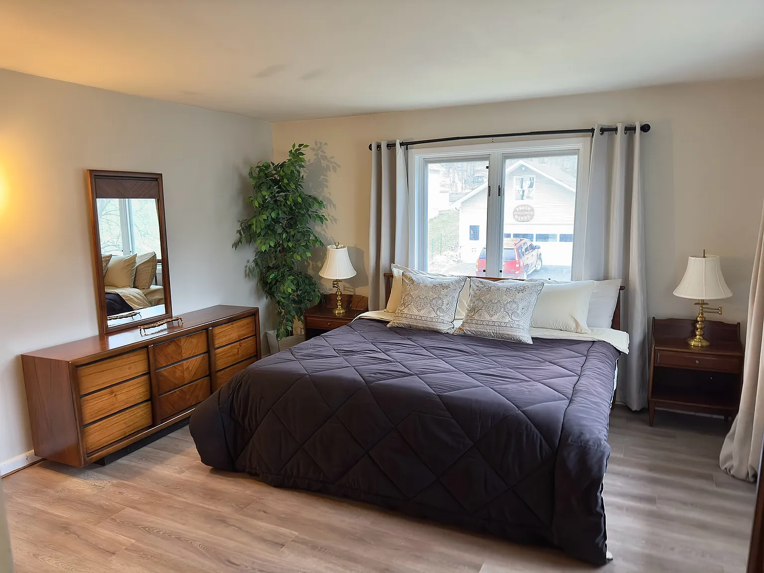 682 Everest Rd — Photo 3