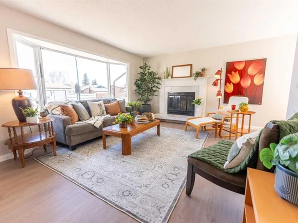 4 E Barrett Dr, Red Deer, AB T4R 1J3