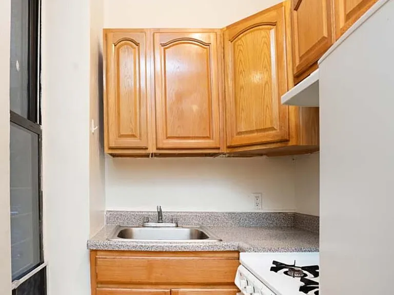 249 W 131st St #1B — Photo 2