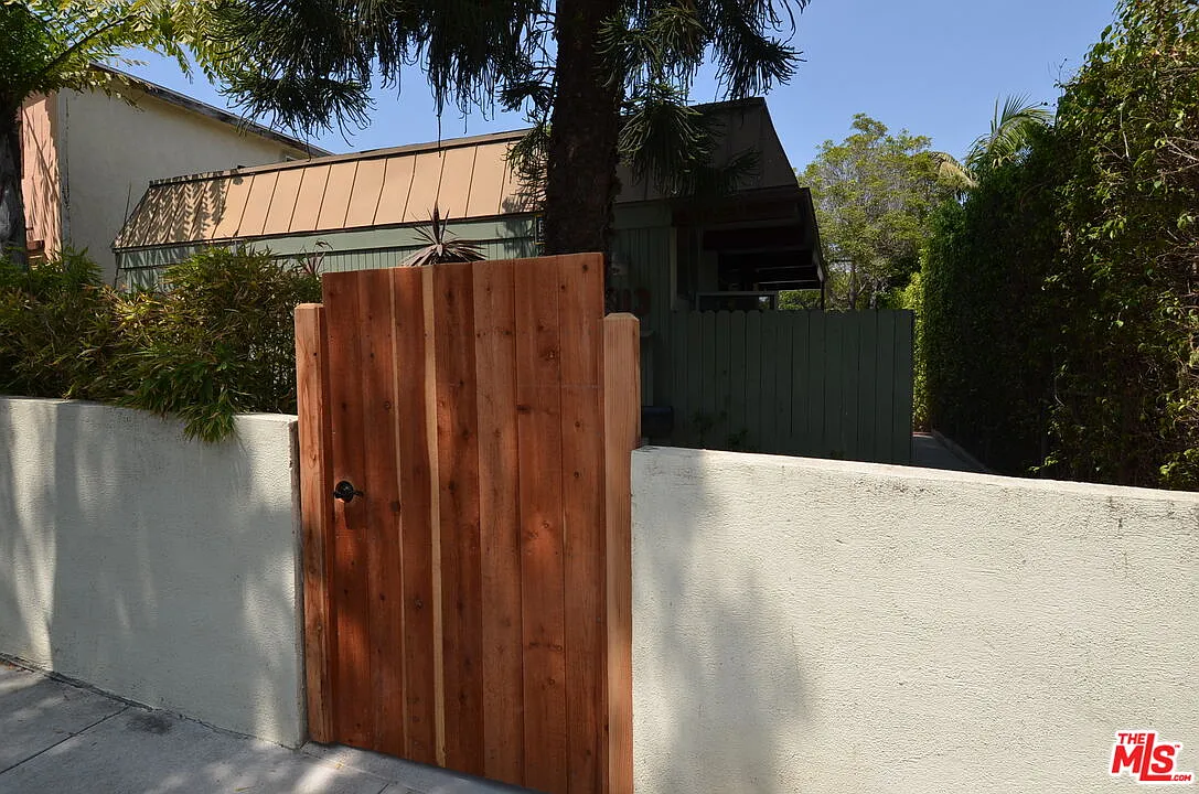 1 bed, 1.0 bath, 700 sqft, $3,500 — Photo 2