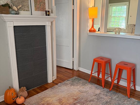 2nd image of 2327 1/2 N Gatewood Ave