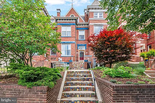 30 R St NE #B Photo 1