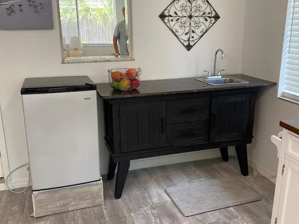 2709 Siesta Dr #1, Sarasota, FL 34239