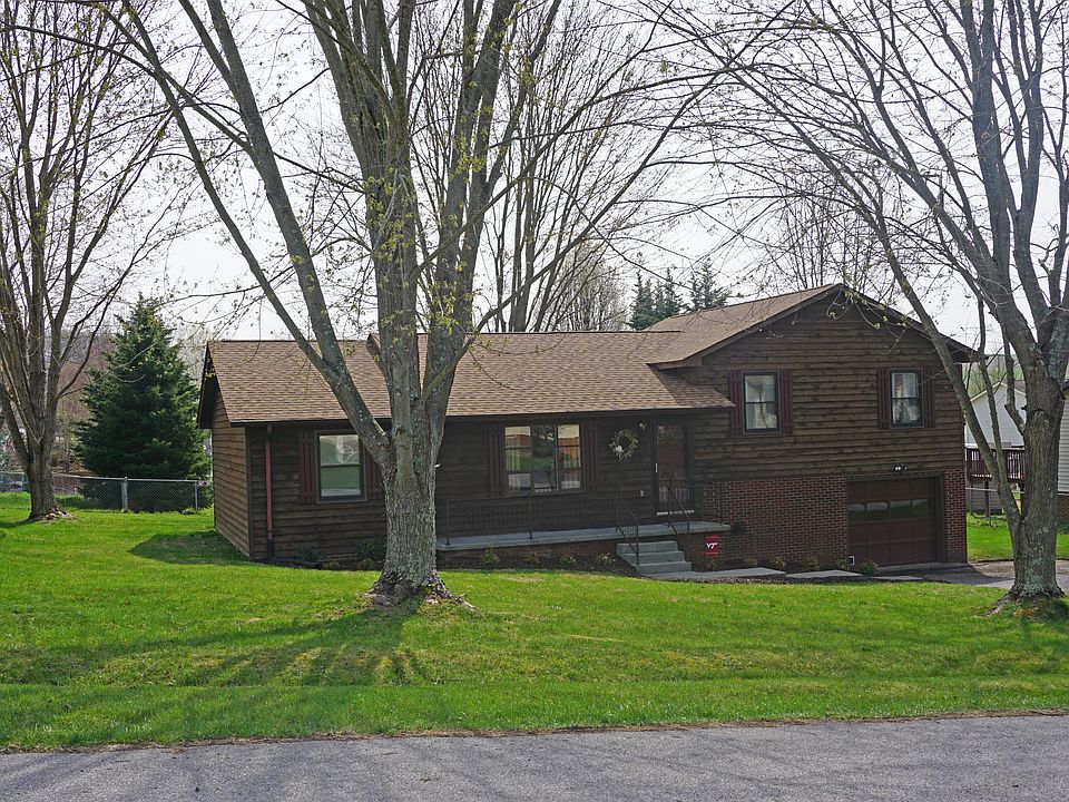 1st image of 445 Liberty Via