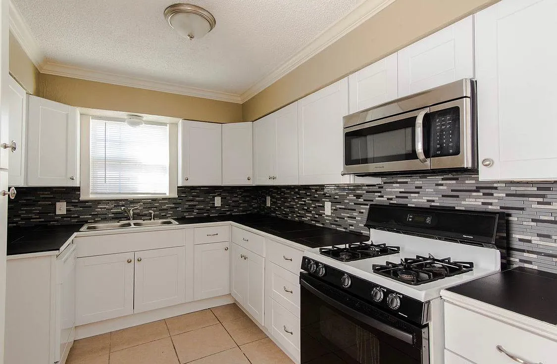 4 bed, 1458 sqft, $2,200 — Photo 2