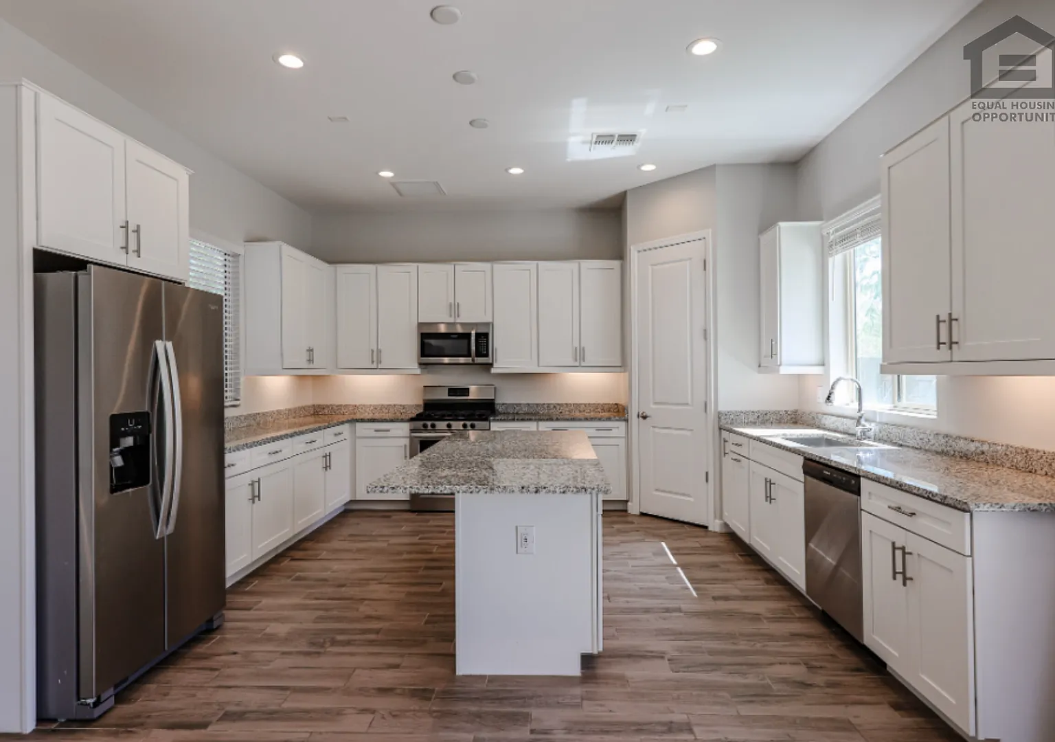 4Bed/3Bath House at Mayo Blvd/Scottsdale Rd! Ready for Immediate Move-In! Gated Community! — Photo 1