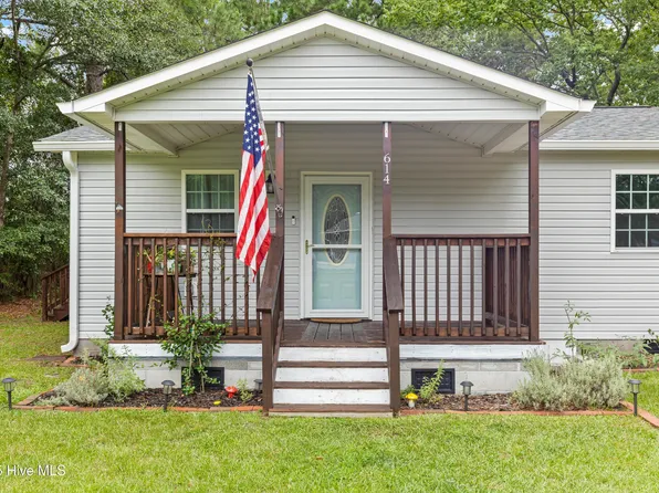 614 Saint Johns Church Road, Hampstead, NC 28443