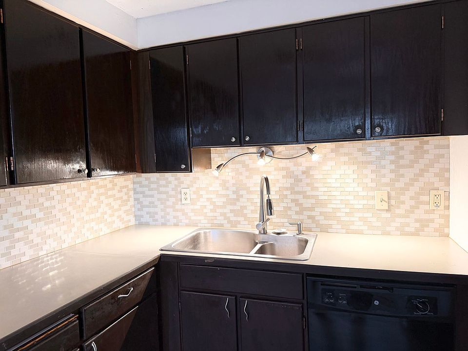 1st image of 702 S Oak St APT 7