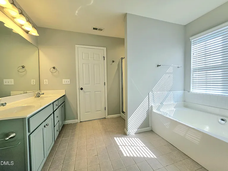 9716 Layla Ave — Photo 7