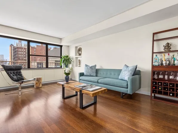 7 East 14th Street image 2 of 6