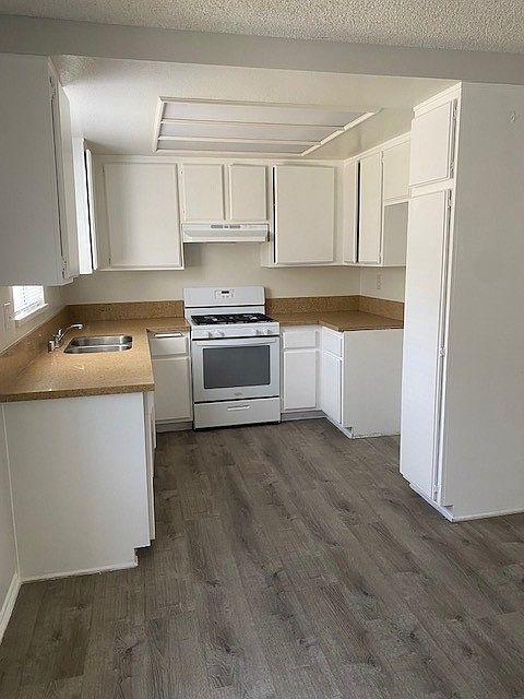 1st image of 1428 Plaza Del Amo APT 2