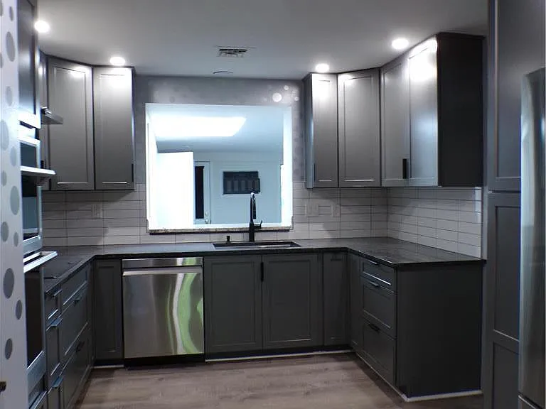 2440 W Livingston St — Photo 6