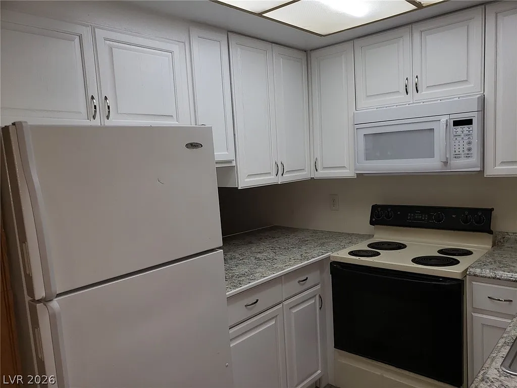 1 bed, 1.0 bath, 748 sqft, $1,180 — Photo 4