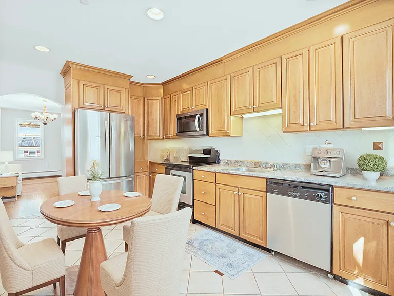 47 Campbell St #2 — Photo 3