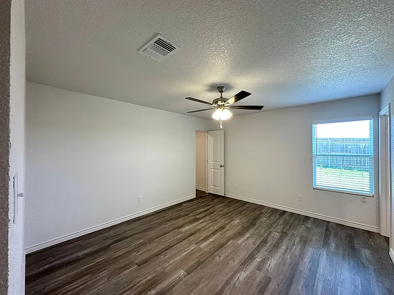 121 Dolphin Dr — Photo 21