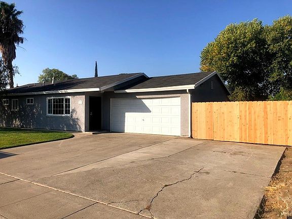 3rd image of 16139 Julie Ln