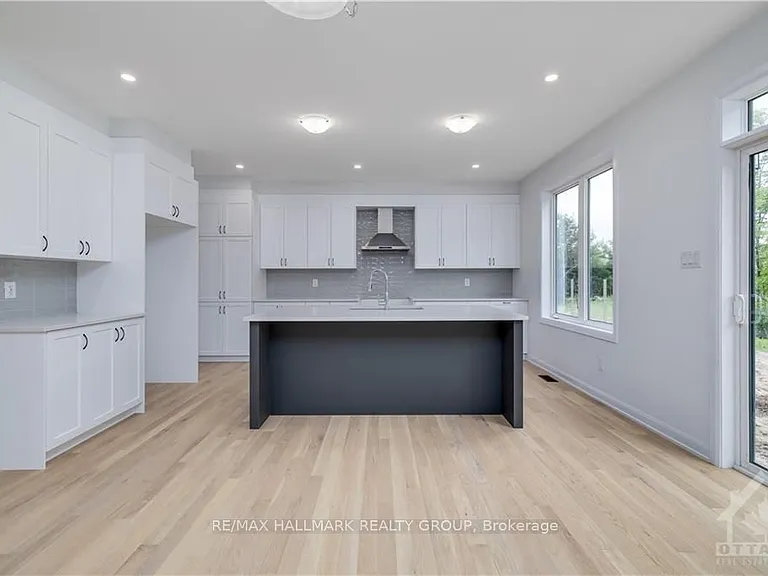 177 Lynn Coulter St — Photo 9