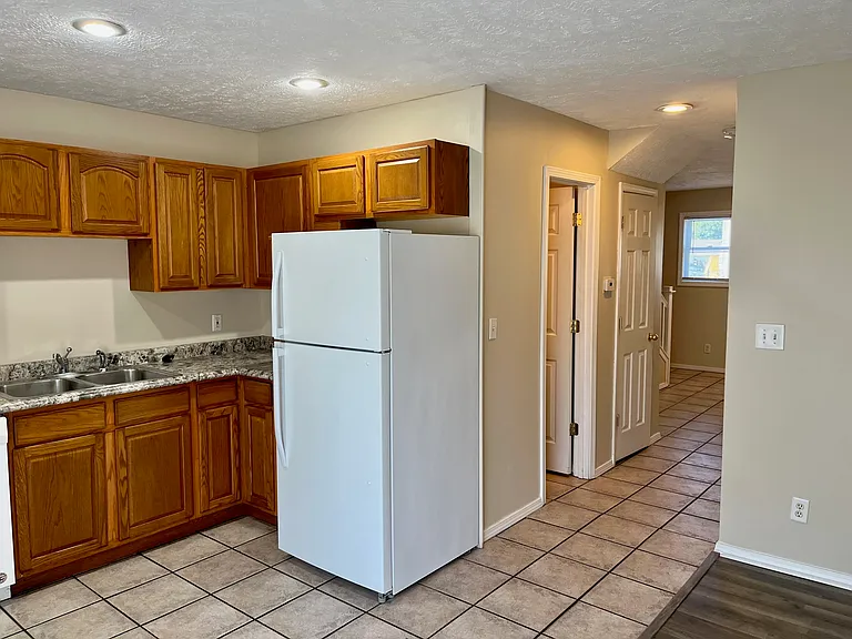 102 W Lincoln St #3 — Photo 5