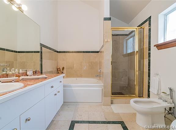 4th image of 3043 Mary St #3043