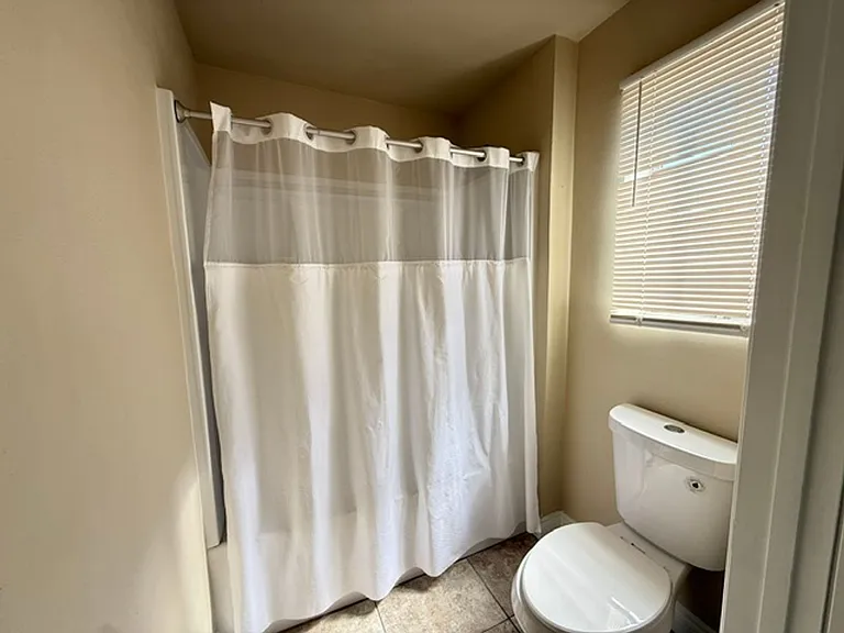 565 Moss St #15 — Photo 8