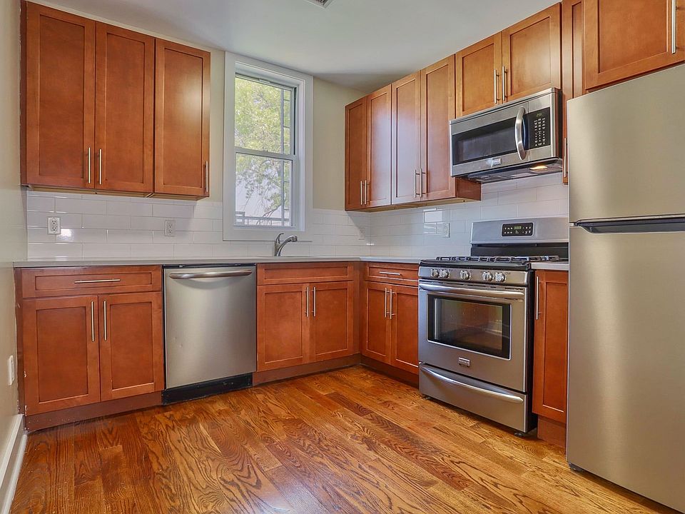 1st image of 824 Washington St #4
