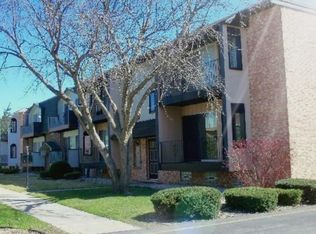 5649 Saint James Ct, Oak Lawn, IL 60453