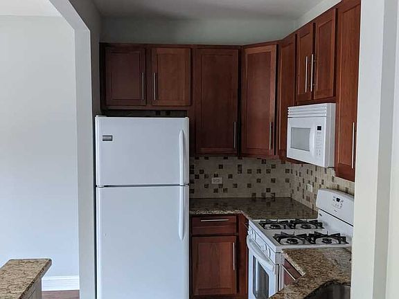 4th image of 350 W Johnson St APT 1