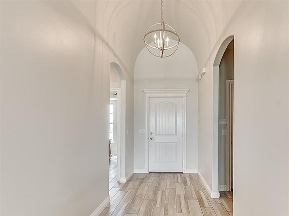 3rd image of 61 Hickory Cir