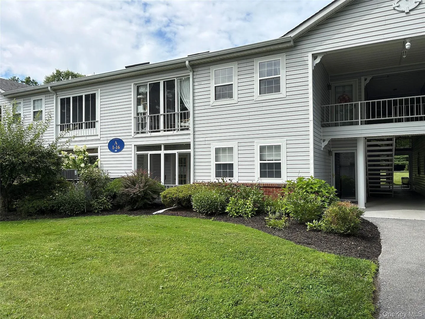 1 bed, 1.0 bath, 782 sqft, $2,300 — Photo 1