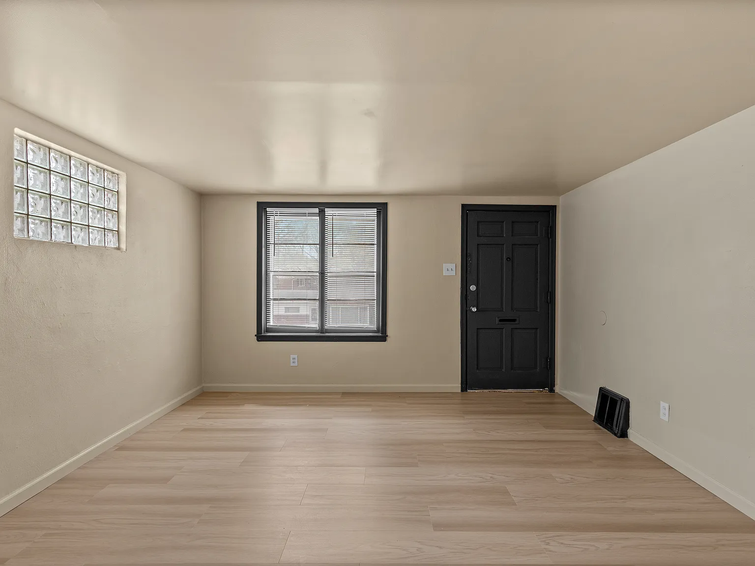 2 bed, 950 sqft, $1,195 — Photo 3
