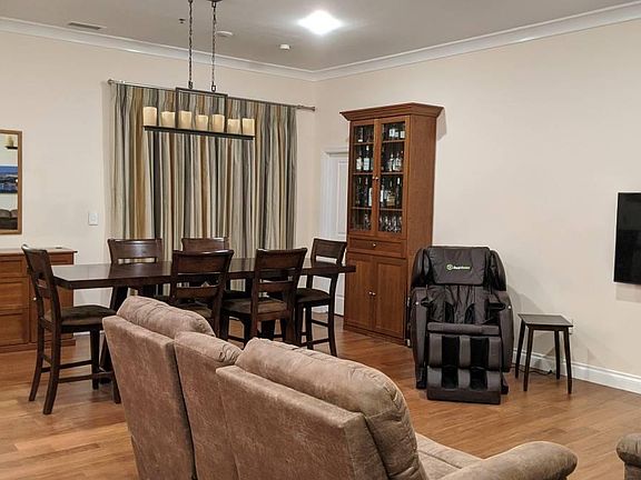 4th image of 309 Holland Ln Unit 231