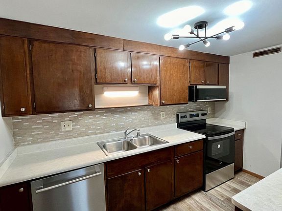 5th image of 3520 Evergreen Dr #8