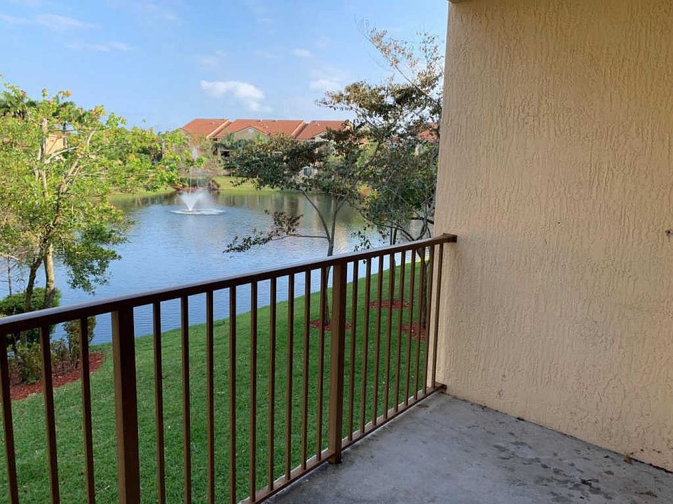 1st image of 610 Villa Cir