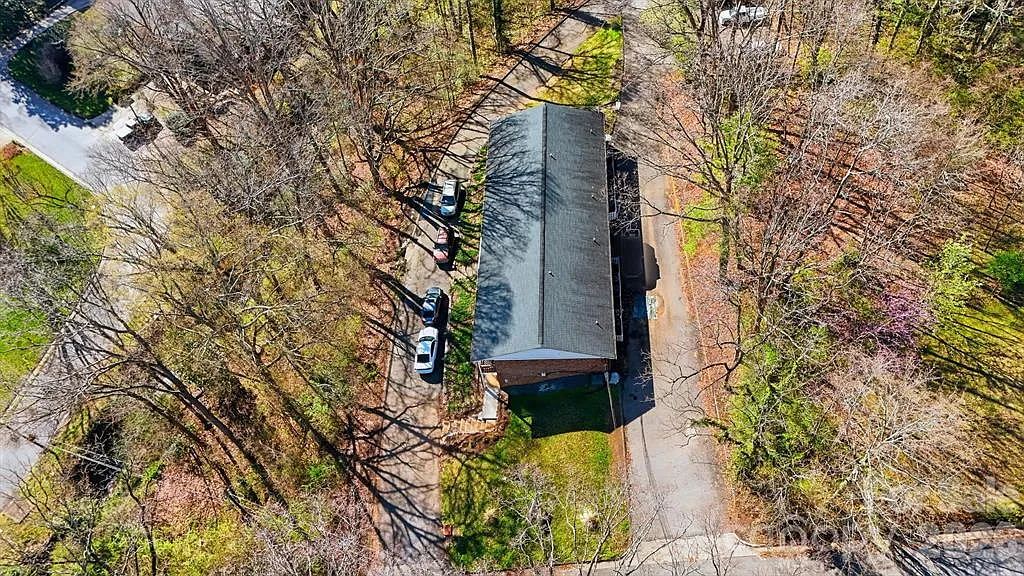 2 bed, 1.0 bath, 704 sqft, $1,050 — Photo 3