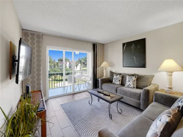 8980 S Hollybrook Blvd APT 304, Hollywood, FL 33025