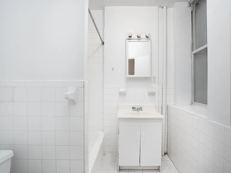 522 E 11th St #12A — Photo 4