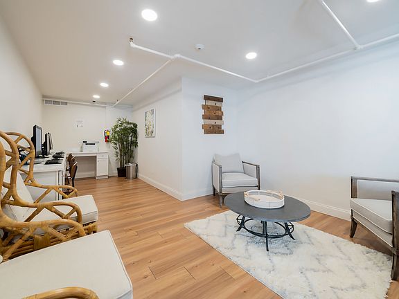4th image of 8 Cumberland Way SE #420