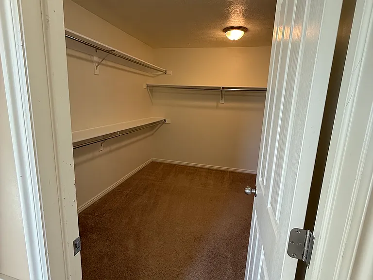 Master Bedroom Walking Closet