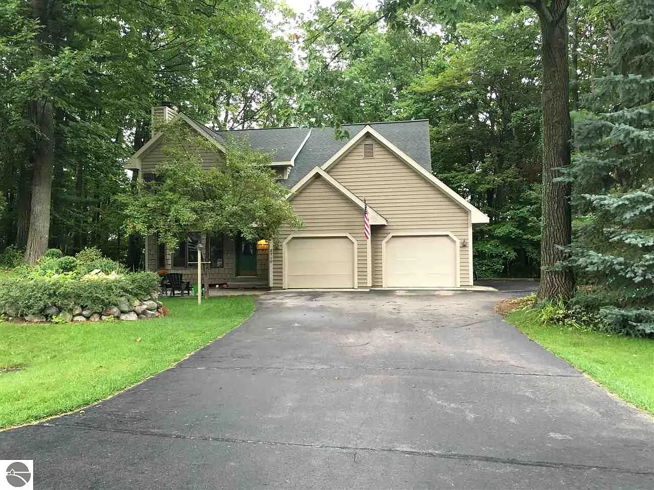 3710 Village Circle Dr photo 1