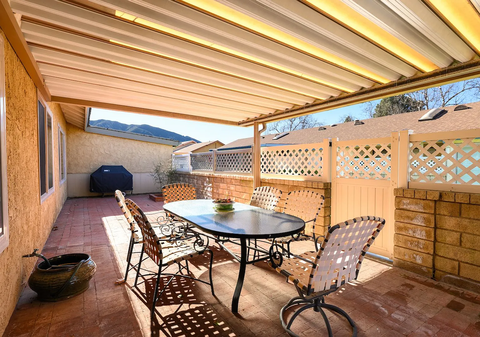 Large 2 Bed & 2 Bath Home Ready in Leisure Village — Photo 3