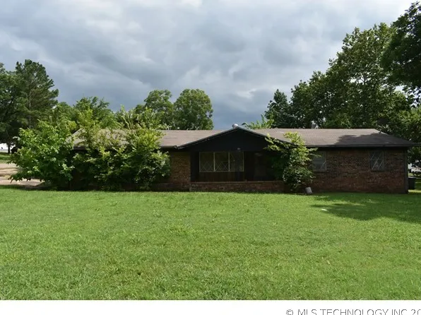 801 NW Redbud St, Kingston, OK 73439
