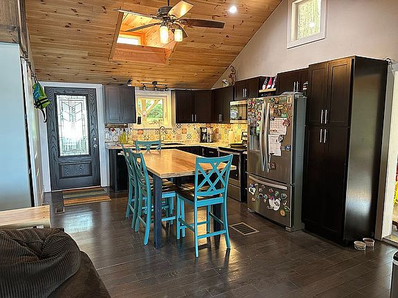 3rd image of 8631 Sunset Dr