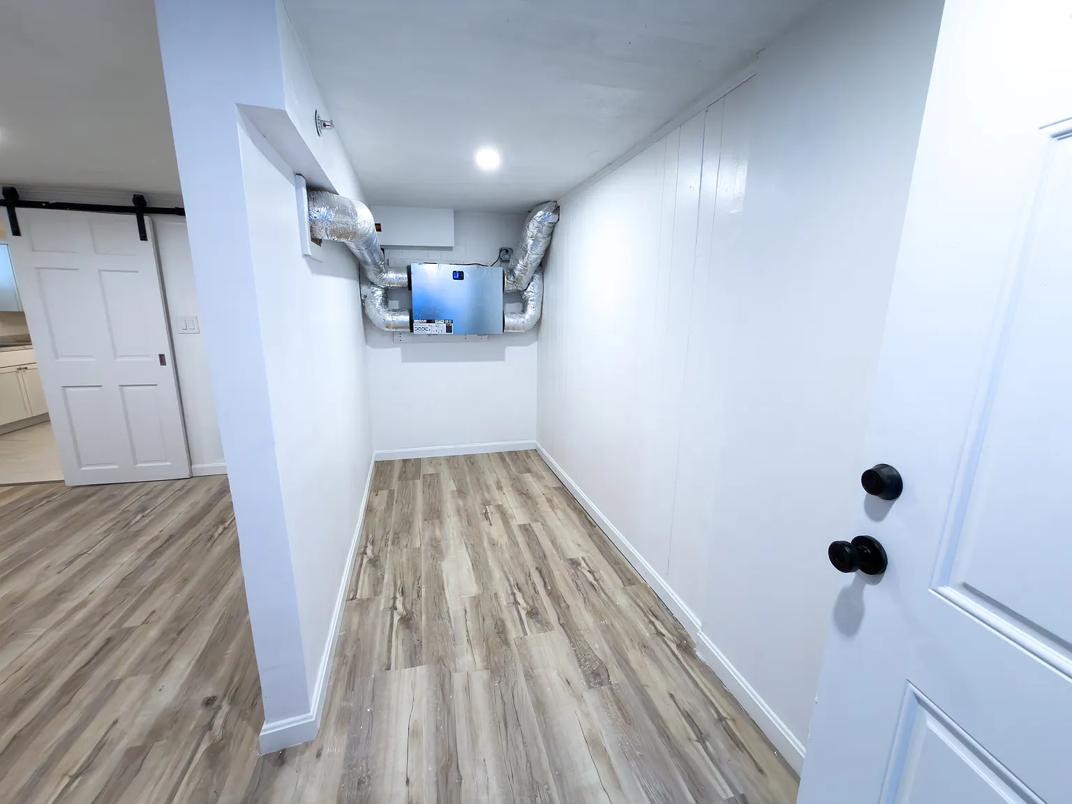 Studio, 500 sqft, $2,500 — Photo 4