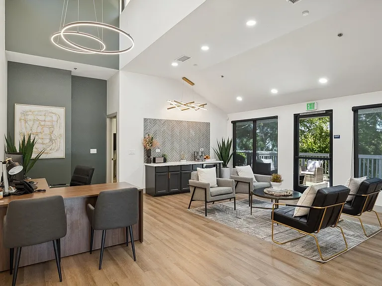 The Lexington Apartment Homes — Photo 15