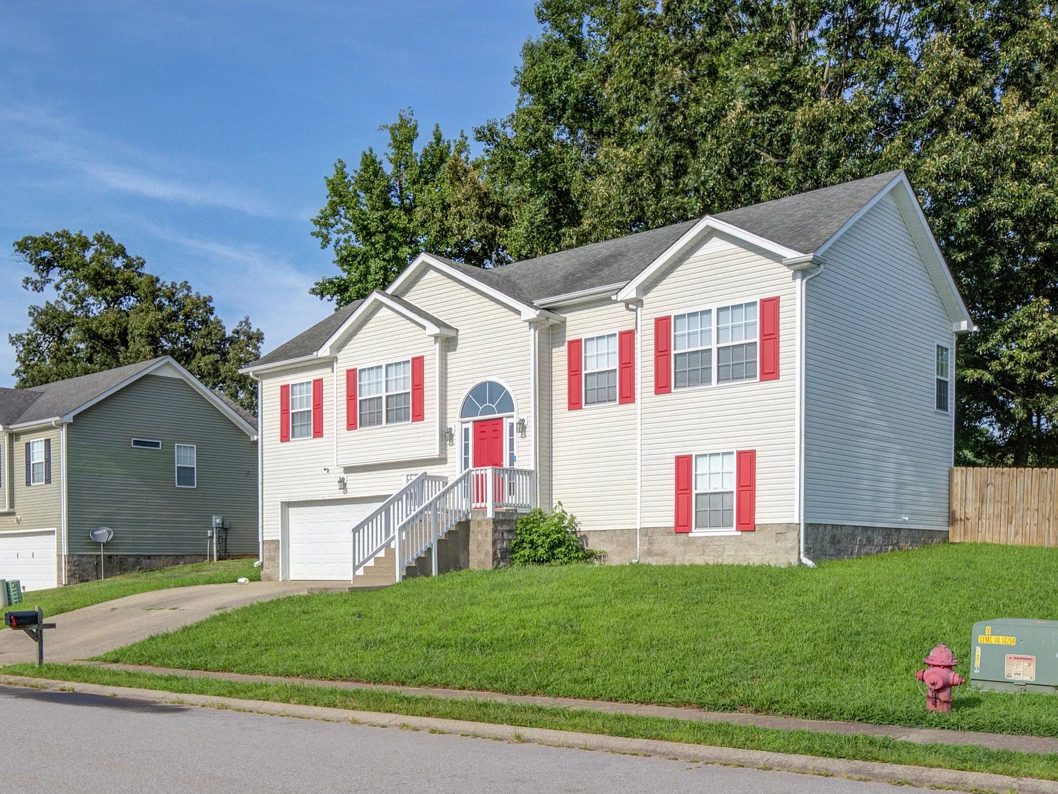 4 bed, 2195 sqft, $2,000 — Photo 2
