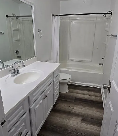 3121 Spring St #208 — Photo 12