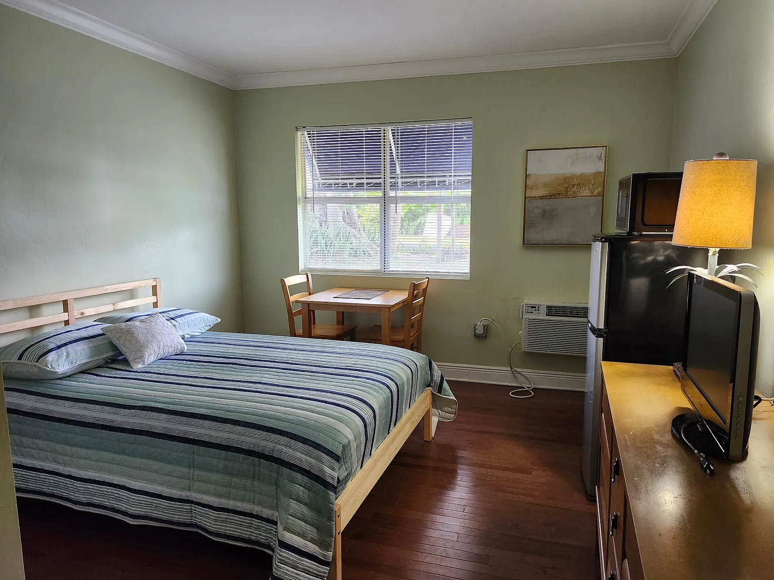 Studio, 300 sqft, $1,195 — Photo 4