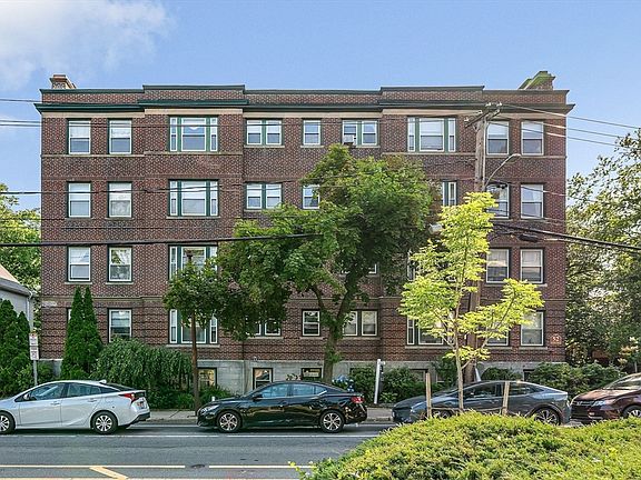 2nd image of 52 Garden St APT B2