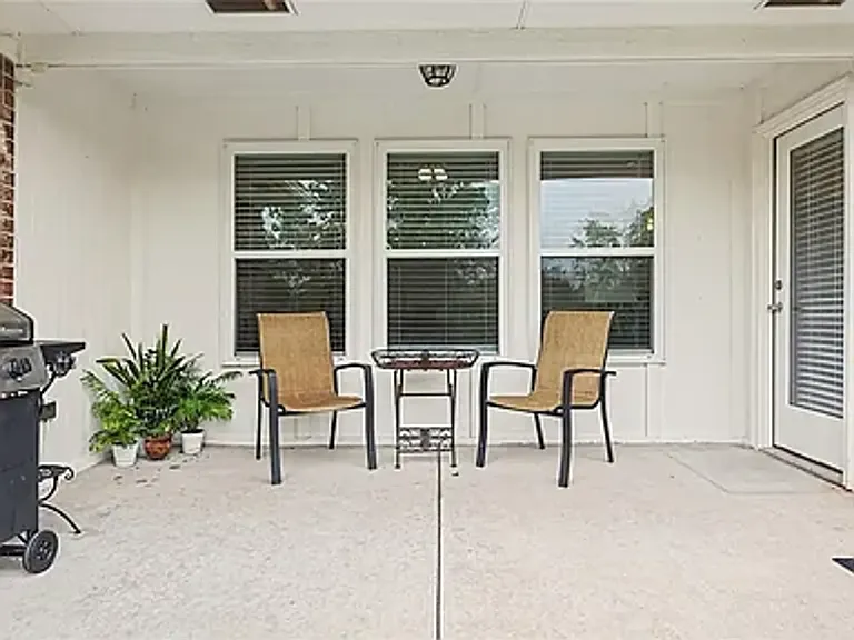 2344 Roca Dr — Photo 22