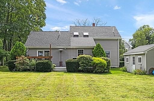 2nd image of 322 Commonwealth Ave